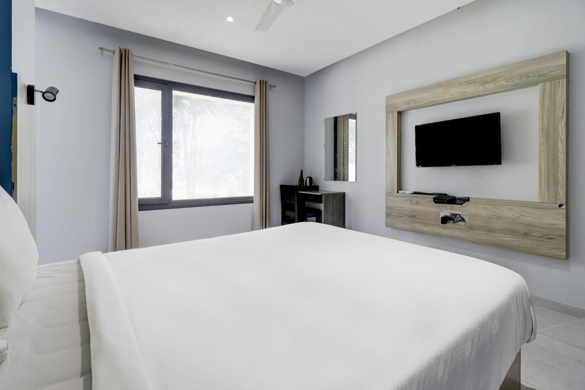 Super Sleek Townhouse Galexia Hotel And Resorts 벵갈루루 외부 사진