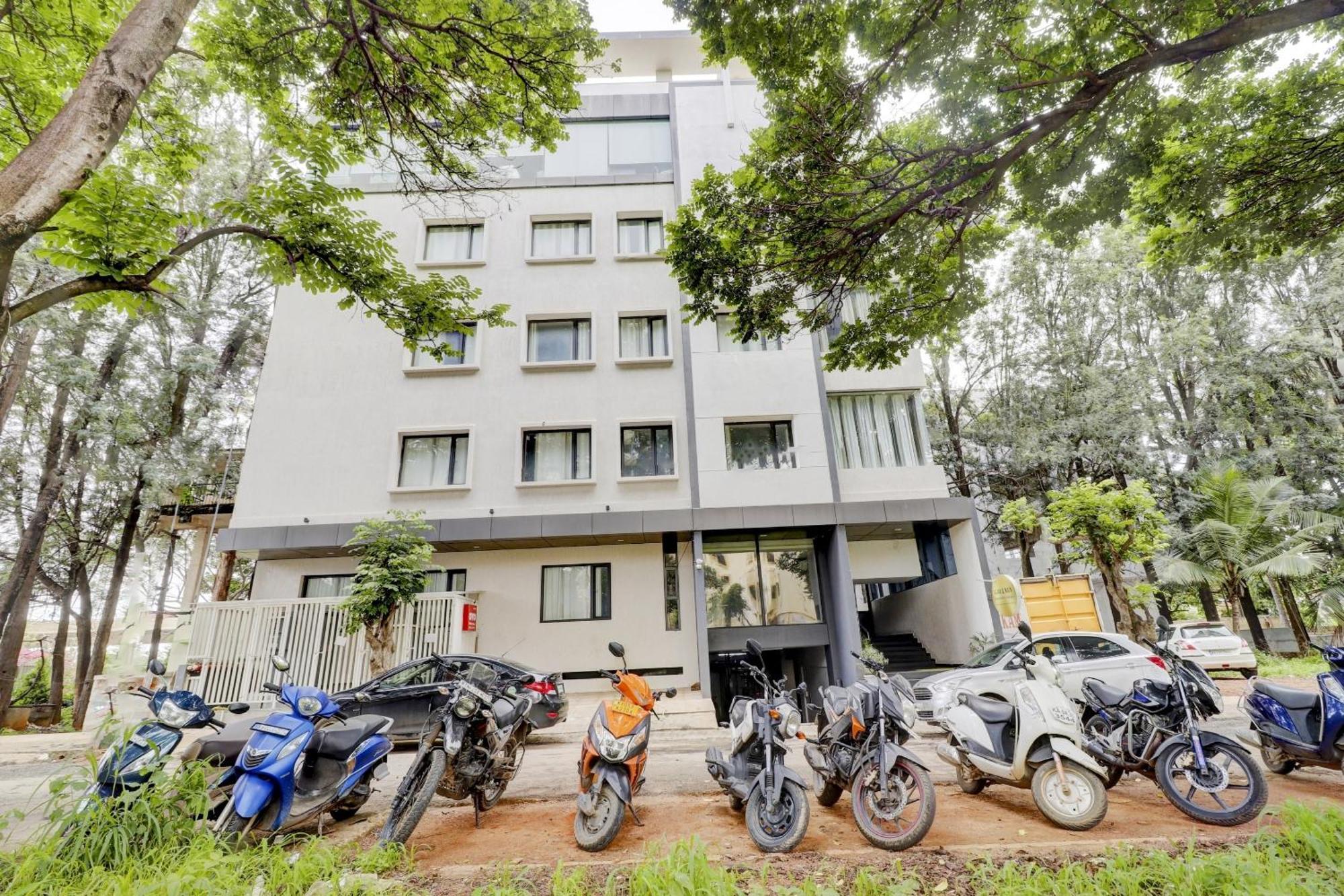 Super Sleek Townhouse Galexia Hotel And Resorts 벵갈루루 외부 사진