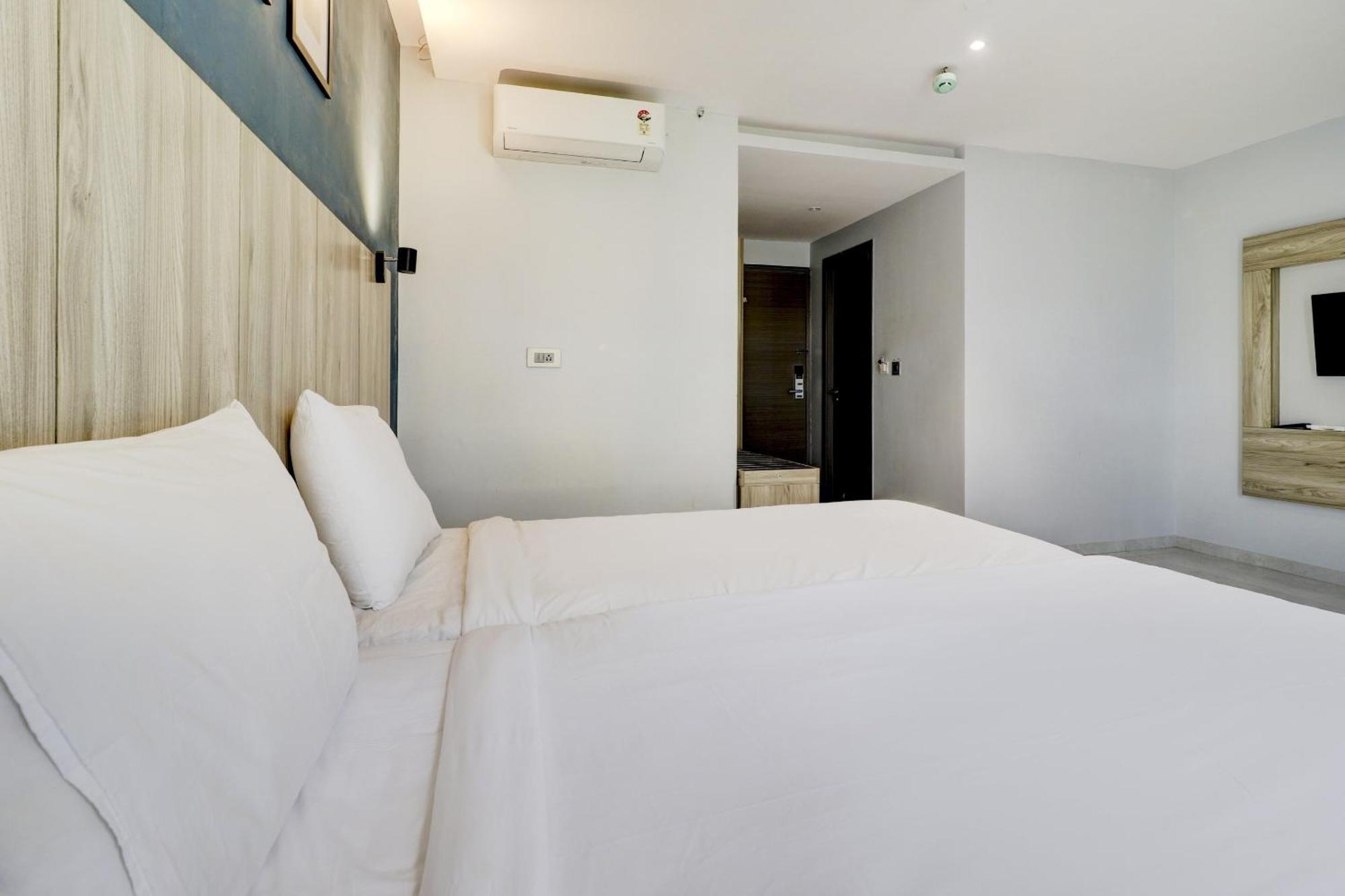 Super Sleek Townhouse Galexia Hotel And Resorts 벵갈루루 외부 사진